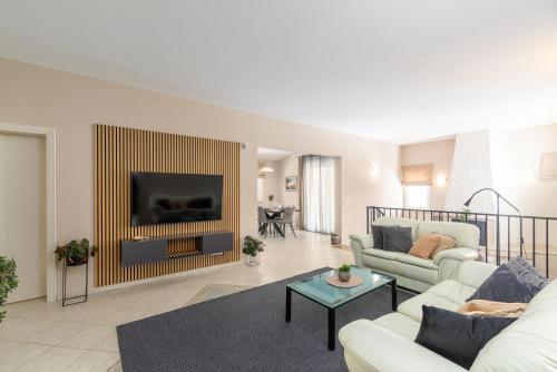 Koplietošanas atpūtas telpa ar TV, Villa Luck in Veleniki