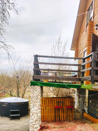 Вілла 4 качки - будинок з чаном в лісі біля Львова in Lypnyky