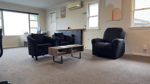 Közös társalgó / TV, Comfy Private Room on the Cameron- Superb Location in Tauranga