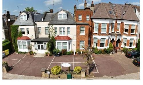 Caterine lodge in Greater London North
