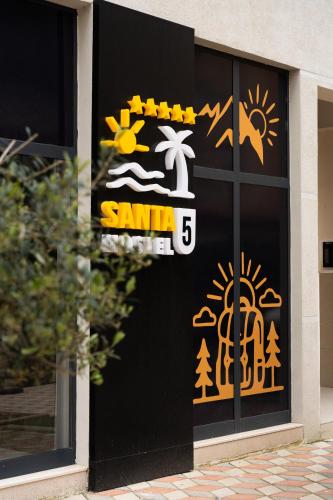 外觀, Santa5 hostel in 發羅拉