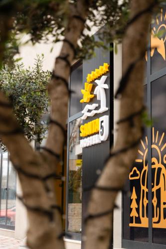 外觀, Santa5 hostel in 發羅拉