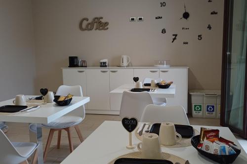 Shared lounge/TV area, La Maison du Coeur in Fesca