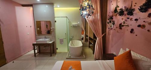 room detail thumbnail 1