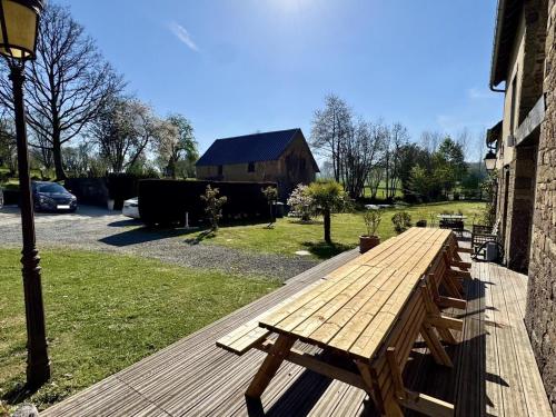 La Clef Decamp Chevaux d'Asie 22 pers jacuzzi billard baby foot in Сан-Дені-ле-Гаст