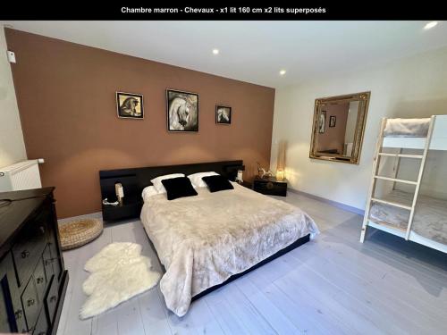 La Clef Decamp Chevaux d'Asie 22 pers jacuzzi billard baby foot in Сан-Дені-ле-Гаст