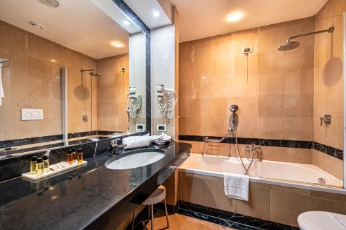 room detail thumbnail 1