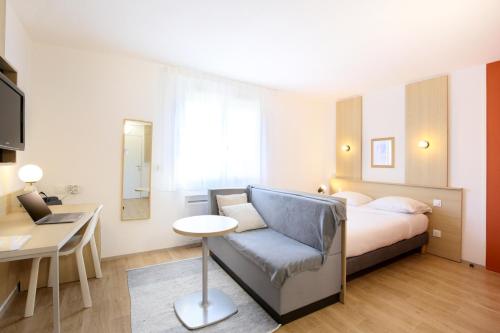 Sweetly Isatis Mérignac Hôtel de ville - Hôtel - Mérignac