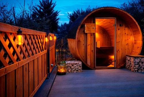 桑拿, Chalet mit Sauna, Kamin & Fernblick im Steigerwald in 施呂瑟爾費爾德