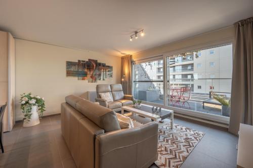 Bright seaview apartment with terrace in Ostend – khách sạn tại Raversijde