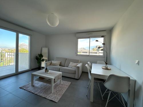 T2 avec terrasse et parking, plage à 10 min à pied