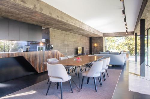 Casa dos Sobreiros by LovelyStay in อาร์โนยา