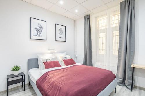Cosy studio at Super Central Location with AC - main image