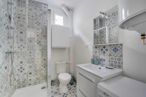 Душ, Charming Apartment 2BR 4P - Saint-Cloud in Сан-Клюд
