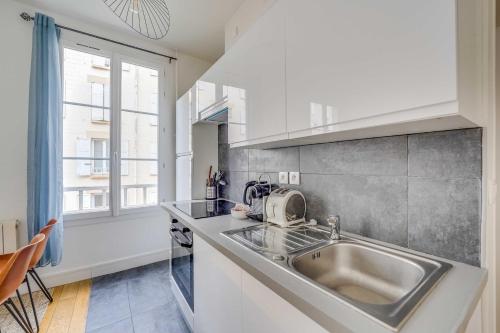 кухня, Charming Apartment 2BR 4P - Saint-Cloud in Сан-Клюд