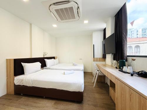 room detail thumbnail 2