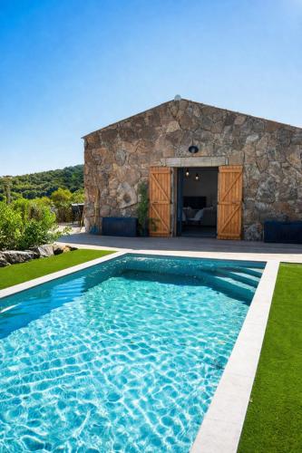 Bergerie en pierre piscine chauffée Sotta gîte à louer Sotta
