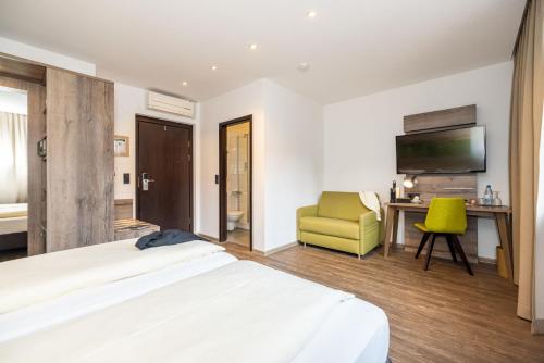 room detail thumbnail 1