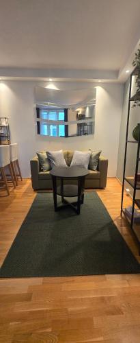 Central 1 bedroom apartment with a view 5