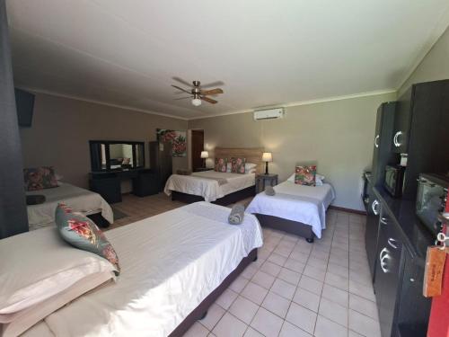 1 double bed, 3 twin beds