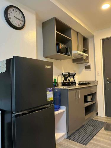 Kitchen, Studio With Balcony Gaisano Buhangin in Cabantian