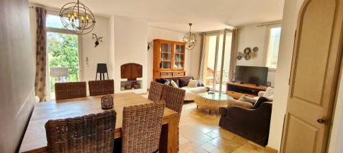 House 5p with garden and pool aircon - image 3