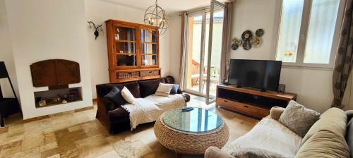 House 5p with garden and pool aircon – khách sạn tại Bellevue