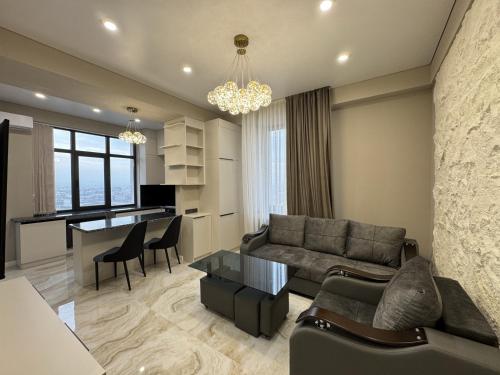 Апартаменты 100м2 в малом центре Еревана, Jerevan