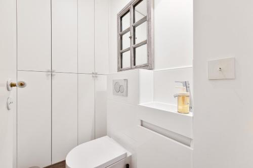 Hôtel des Invalides 3-Bedroom Apartment with Netflix - image 11