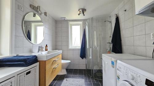 浴室, Cottage close to nature and the sea SE09179 in 法格菲亞爾