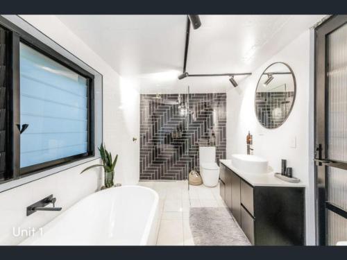 A spacious Family Retreat near the Beach U1 - image 14