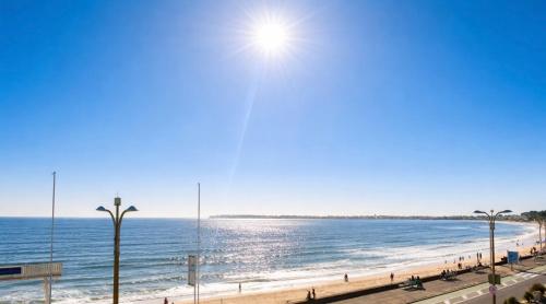 Villa Pacis rénovée - Face mer La Baule -15 pers - 5 suites avec SDB -Terrasse & BBQ sous les pins