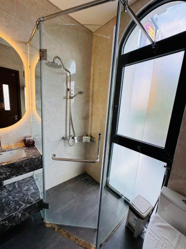 room detail thumbnail 2