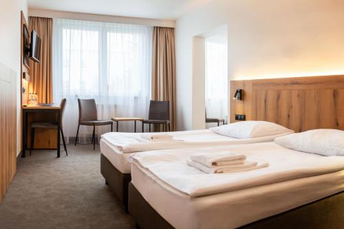 4 twin beds