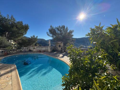 Studio climatise et sa terrasse privee en villa in La Trinite