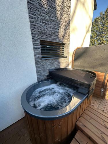 熱水浴缸, SLAPY HOUSE - pool view in 克戈維斯諾瓦斯科凱斯