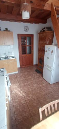 kuhinja, Hegyi Nyaraló (Hegyi Nyaralo) in Sátoraljaújhely