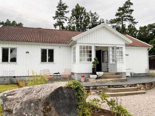 . Rural charm and modern comfort close to nature and swimming - SE08016