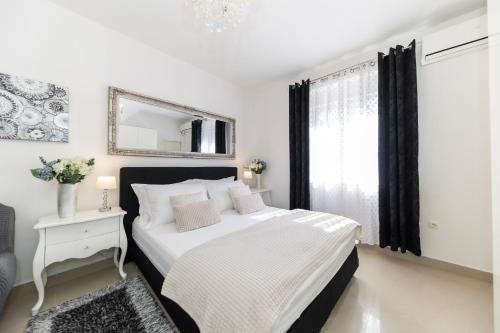 Central Square Luxury Boutique 2