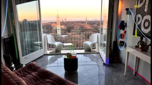 Stylish Skyline Studio Berlin with Free Parking in Berlin, Deutschland