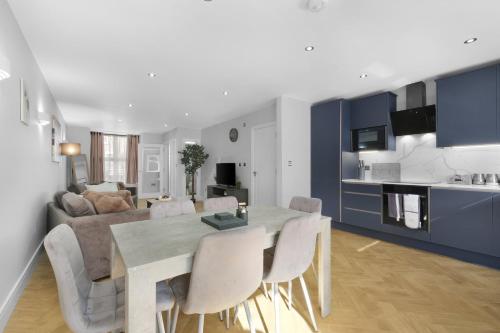 4bdr 3.5 Ba Family Home With Garden In Isleworth - Twickenham
