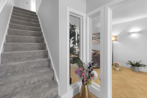 4BDR 3.5 BA Family Home with Garden in Isleworth