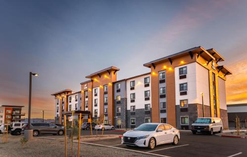 Exterior view, My Place Hotel-Phoenix East Mesa, AZ in Apache Junction