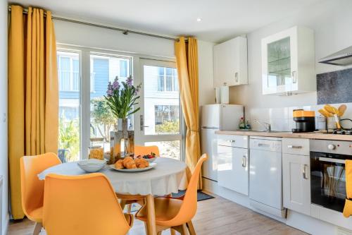 Facilities, 2 Bed in Norton oc-y30739 in Freshwater North
