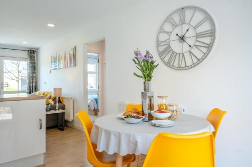 Facilities, 2 Bed in Norton oc-y30739 in Freshwater North