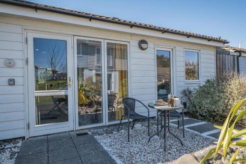 Facilities, 2 Bed in Norton oc-y30739 in Freshwater North
