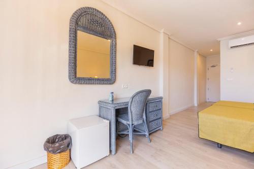 BLUESEA Brisa Roquetas Room Type - Standard Quadruple Room