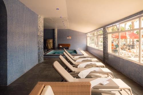 azuLine Hotel-Apartamento Marina Parc - image 44