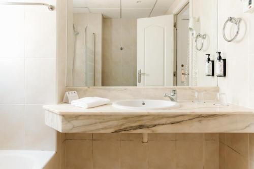 azuLine Hotel-Apartamento Marina Parc - image 17