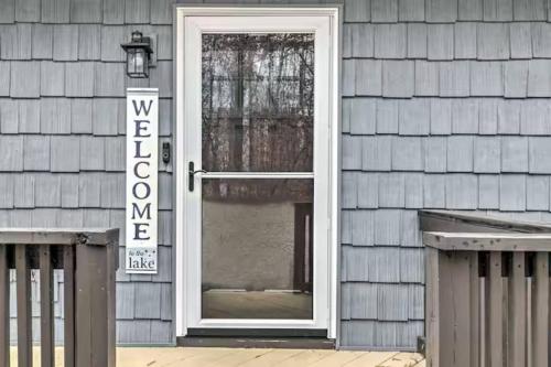 Lakefront Chalet with private dock! in Louisa (VA)